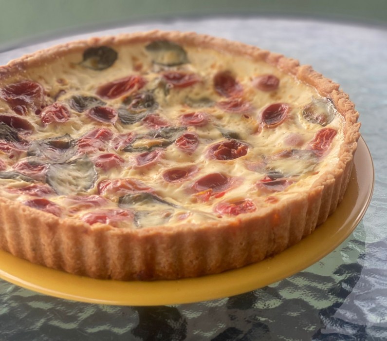 Quiche Grande Caprese